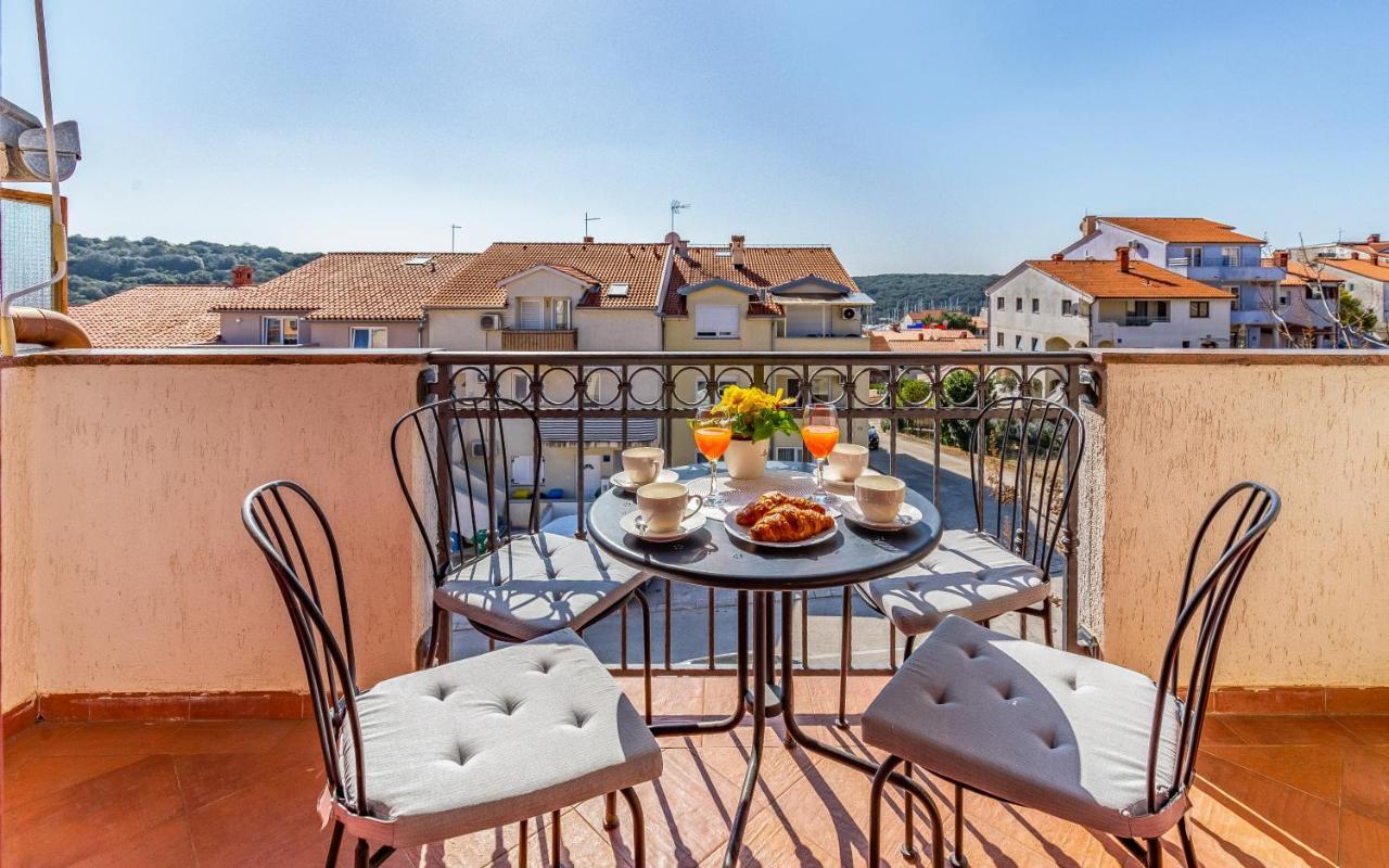 Apartment Green Pula, Family Friendly, Comfortable, Free Parking And Wifi Екстериор снимка