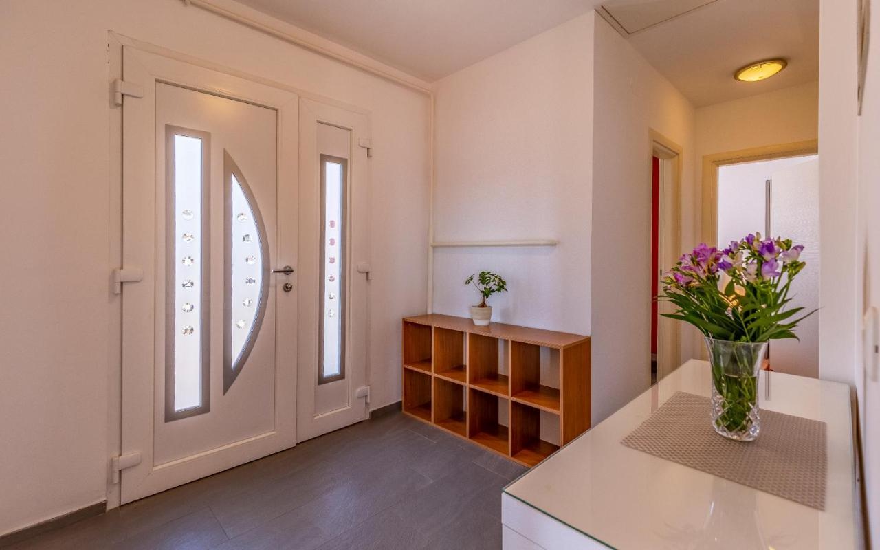 Apartment Green Pula, Family Friendly, Comfortable, Free Parking And Wifi Екстериор снимка